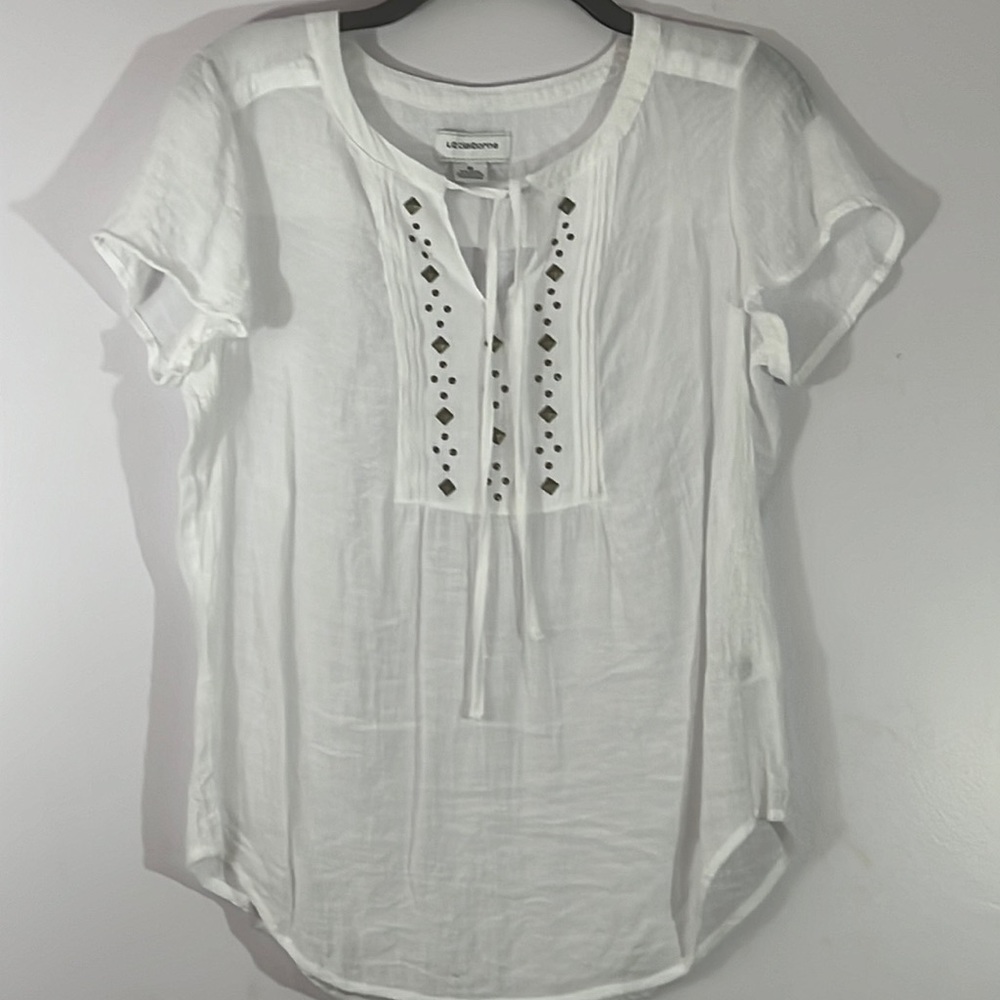 Medium Liz Claiborne gauzy lightweight rayon/poly blend capped sleeve boho top